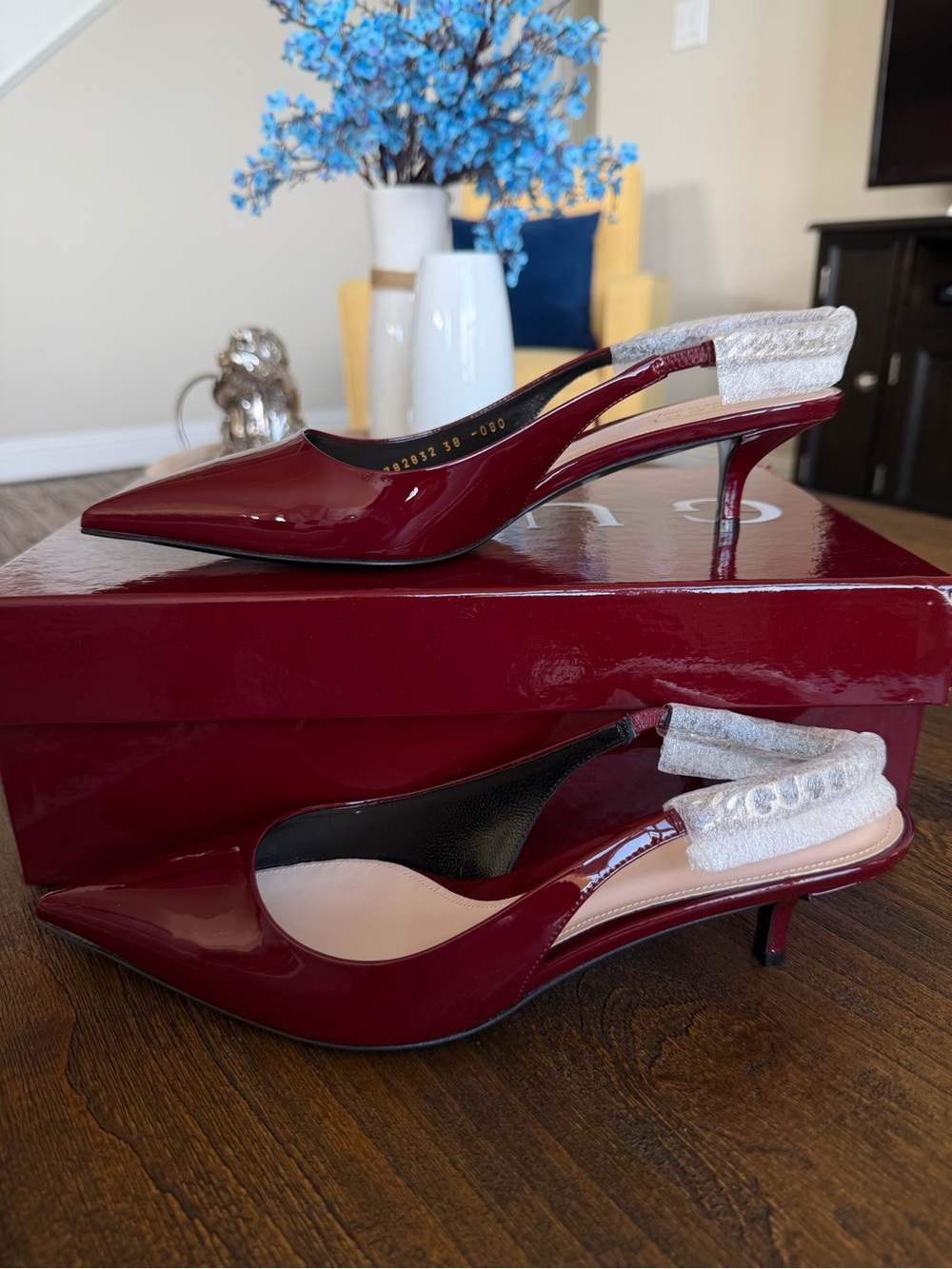 BRAND NEW Gucci Signoria Patent Logo 45mm slingback pumps